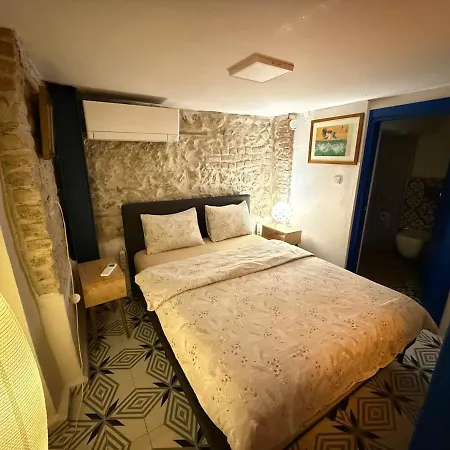 Loft Cosy Stone House 아파트